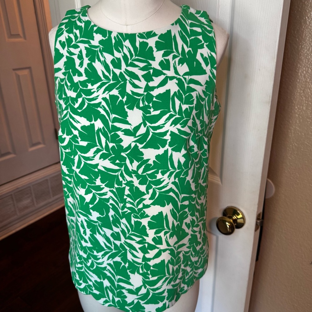 J. Crew Leaf Print Blouse in Green and White size xxs preppy summer vibe